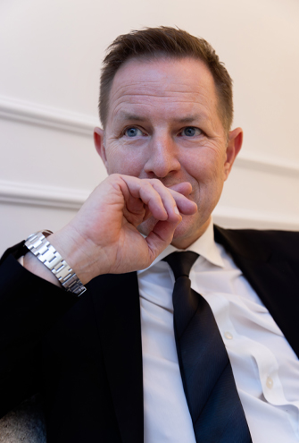 Paul Banwell - Décolletage Treatments